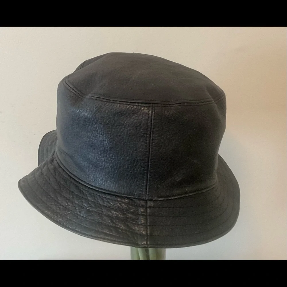 Authentic Burberry Reversible Bucket Hat. Black leather. - Picture 3 of 10